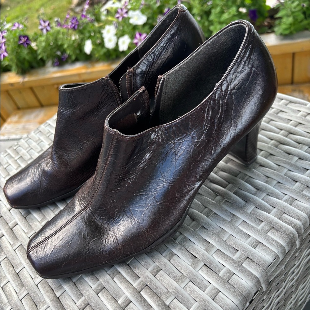 Aerosoles Cinchuation Brown Leather Square Toe Heels  - Size 10M